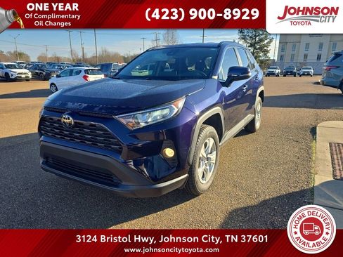 Used 2021 Toyota RAV4 XLE image 1