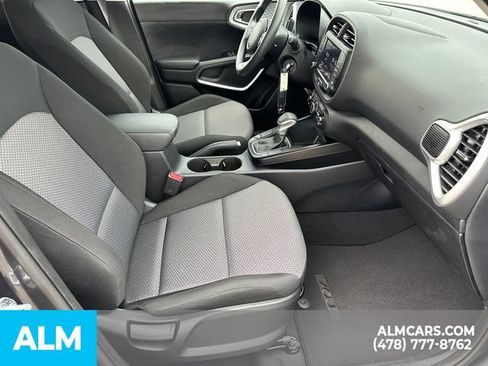 Used 2025 Kia Soul LX w/ LX Technology Package FWD image 15