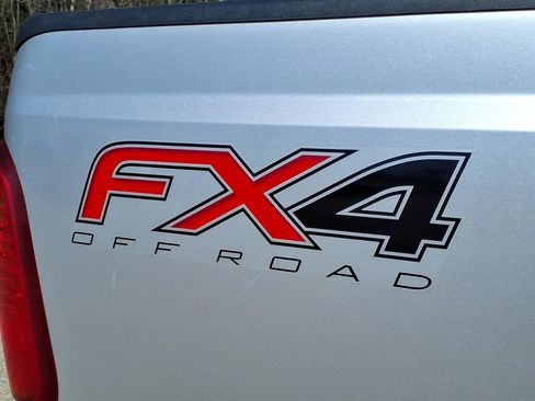 Used 2016 Ford F250 XLT w/ XLT Premium Package AWD/4WD image 12