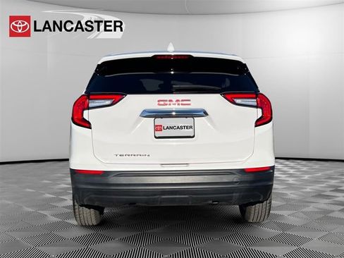 Used 2024 GMC Terrain SLE image 6