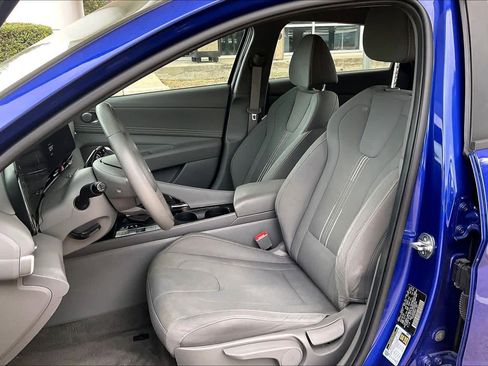Used 2023 Hyundai Elantra SEL w/ Convenience Package image 6