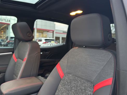 Used 2023 Chevrolet Colorado Z71 w/ Z71 Convenience Package 2 image 27