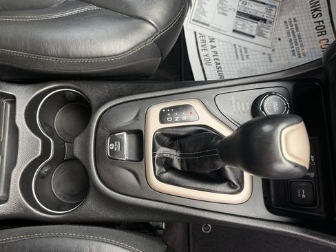 Used 2018 Jeep Cherokee Limited image 44