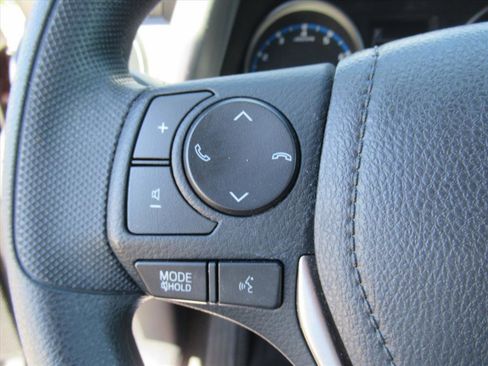 Used 2017 Toyota RAV4 LE image 22