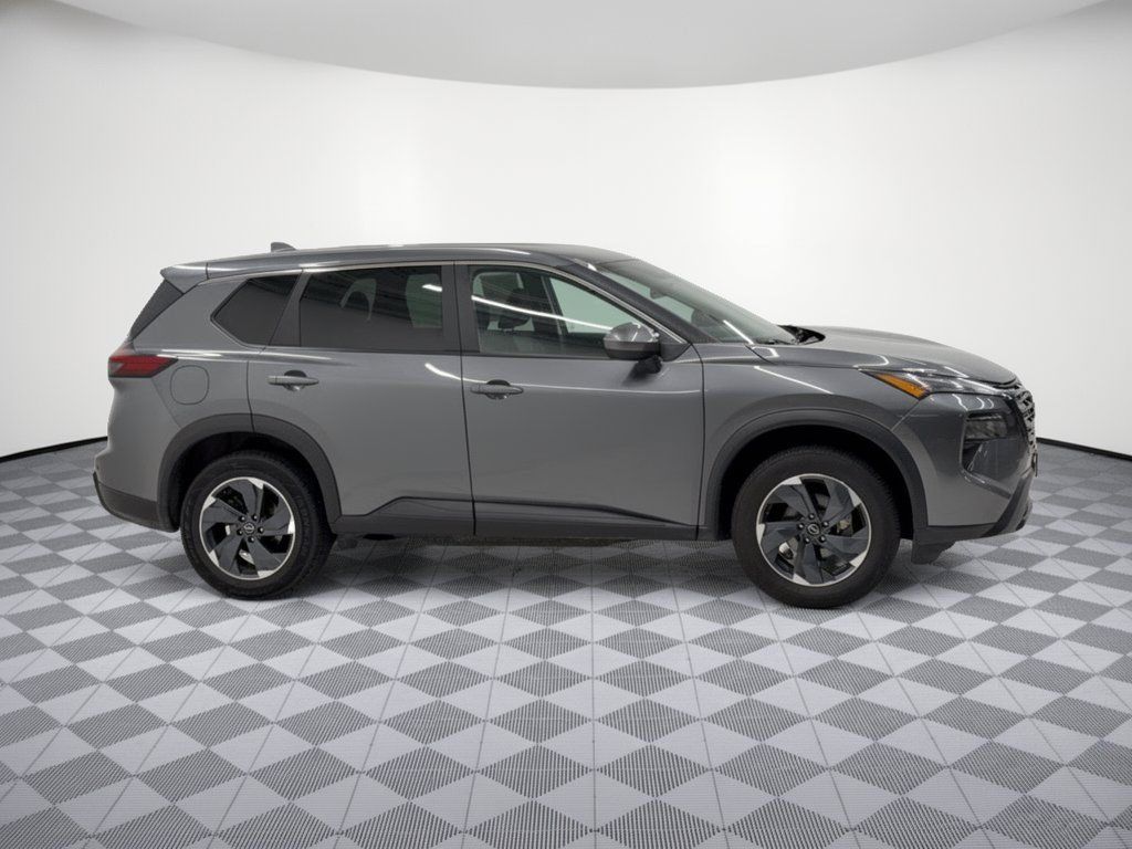 Used 2025 Nissan Rogue SV AWD/4WD image 8