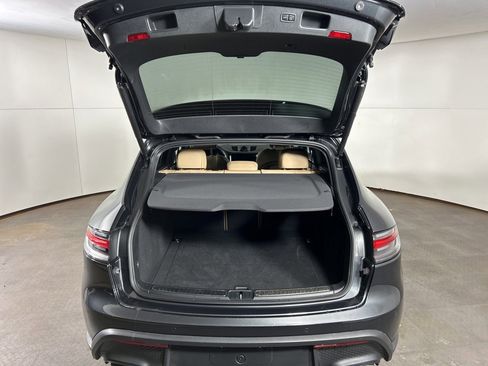 Certified 2025 Porsche Macan image 17