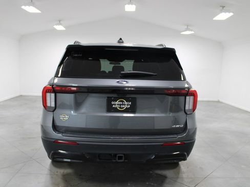 Used 2025 Ford Explorer ST-Line w/ ST-Line Street Pack AWD/4WD image 8