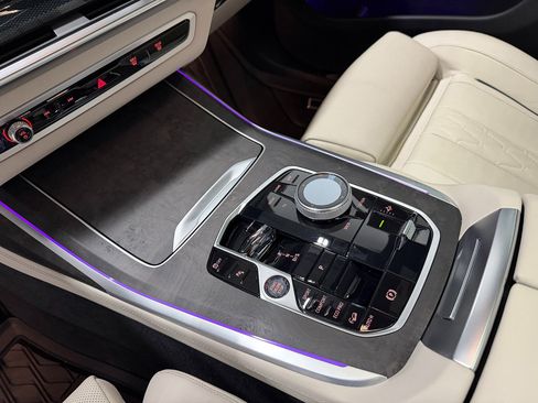 Used 2024 BMW X7 xDrive40i w/ Executive Package image 11