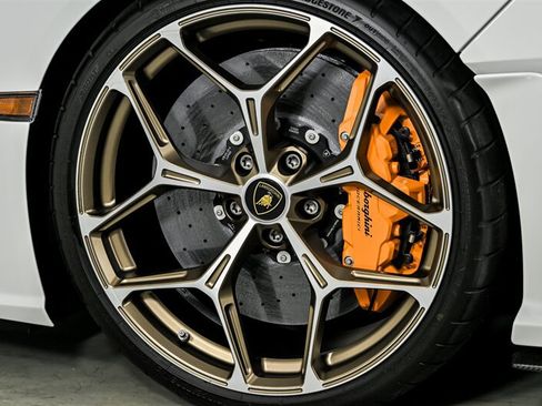 Used 2025 Lamborghini Revuelto AWD/4WD image 10