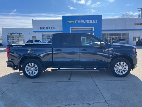 Used 2020 Chevrolet Silverado 1500 Custom w/ Custom Value Package image 2