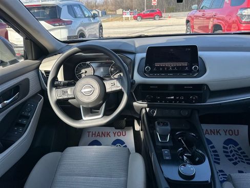 Used 2023 Nissan Rogue SV image 17