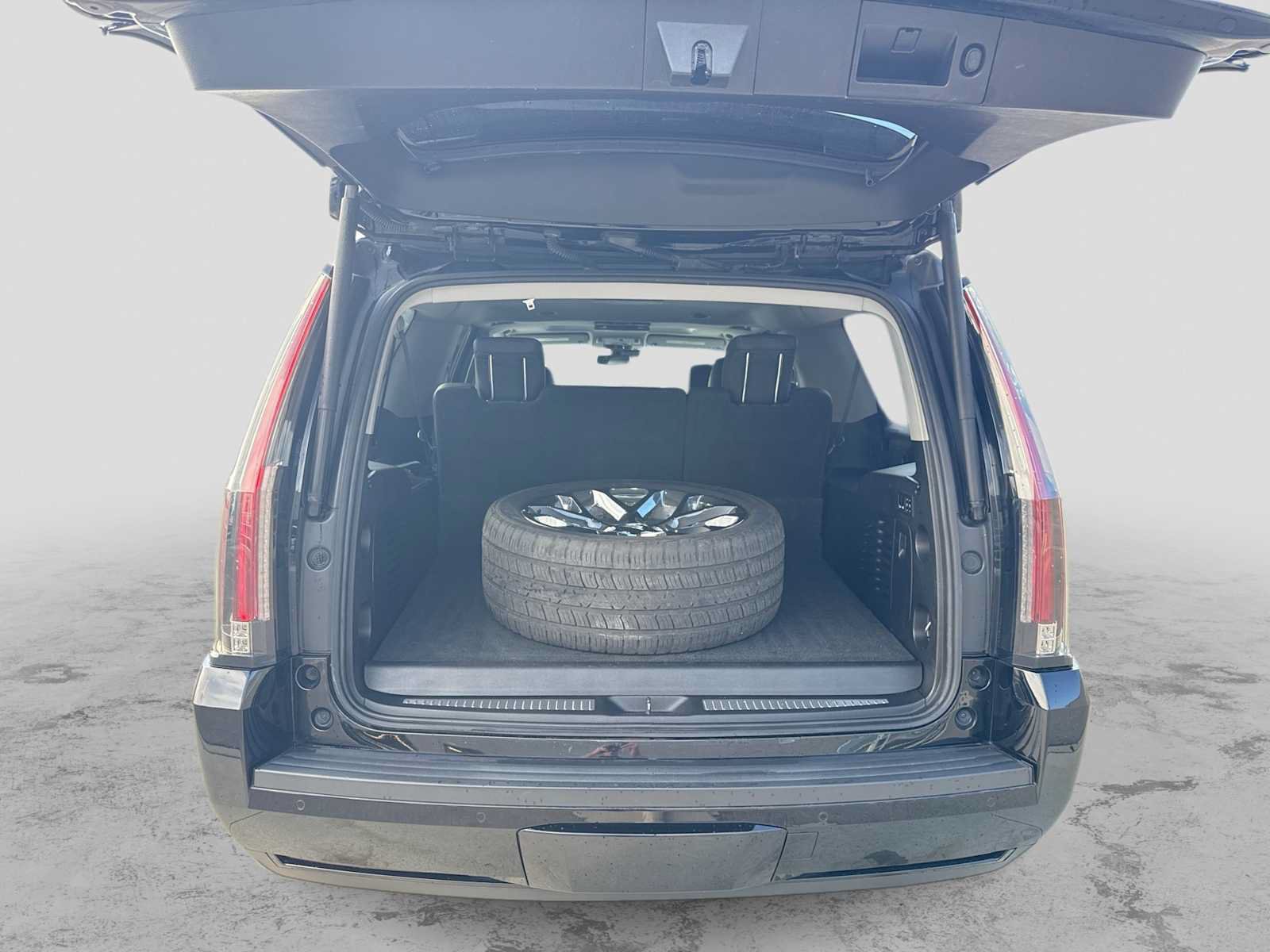Used 2018 Cadillac Escalade ESV Premium Luxury AWD/4WD image 36