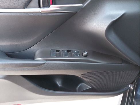 Used 2021 Toyota Camry SE image 26