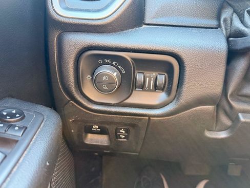 Used 2019 RAM 1500 Big Horn AWD/4WD image 36