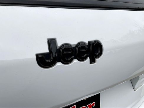Used 2023 Jeep Grand Cherokee L Laredo AWD/4WD image 23
