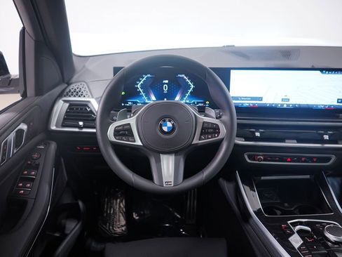 Used 2026 BMW X5 sDrive40i w/ M Sport Package image 11