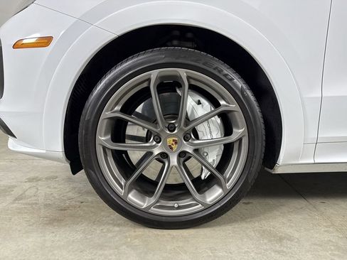 Certified 2023 Porsche Cayenne Turbo AWD/4WD image 13