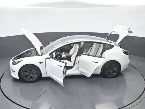 Used 2021 Tesla Model 3 Standard Range Plus RWD image 61