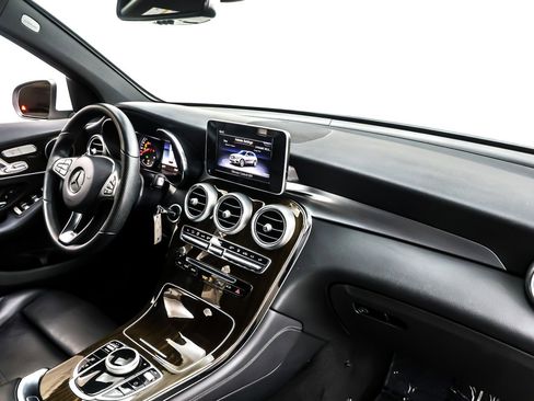 Used 2019 Mercedes-Benz GLC 350e 4MATIC image 16