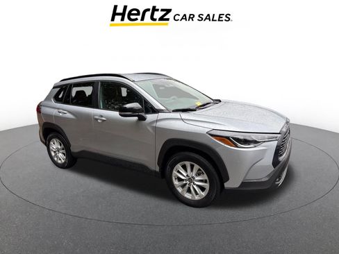 Used 2025 Toyota Corolla Cross LE image 1