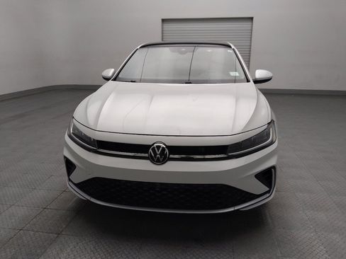 Used 2025 Volkswagen Jetta SE FWD image 15