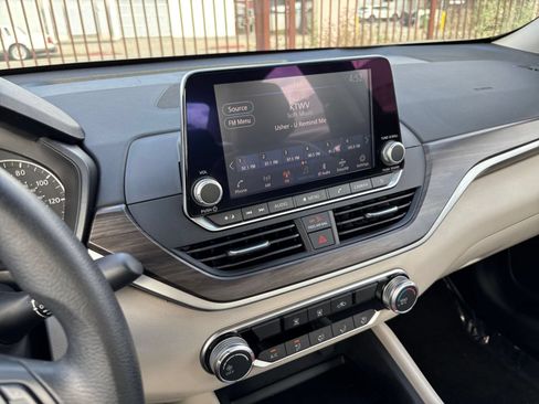 Used 2025 Nissan Altima 2.5 SV FWD image 17