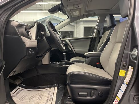 Used 2017 Toyota RAV4 Limited image 10