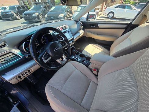 Used 2017 Subaru Outback 2.5i Premium AWD/4WD image 12