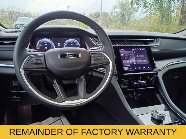 Used 2023 Jeep Grand Cherokee Altitude AWD/4WD image 10