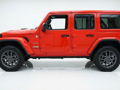Used 2025 Jeep Wrangler Sahara image 5