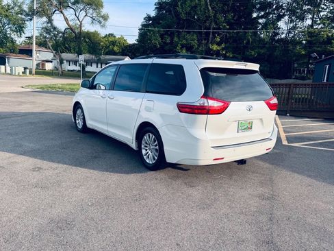 Used 2015 Toyota Sienna XLE w/ XLE Navigation Package FWD image 6