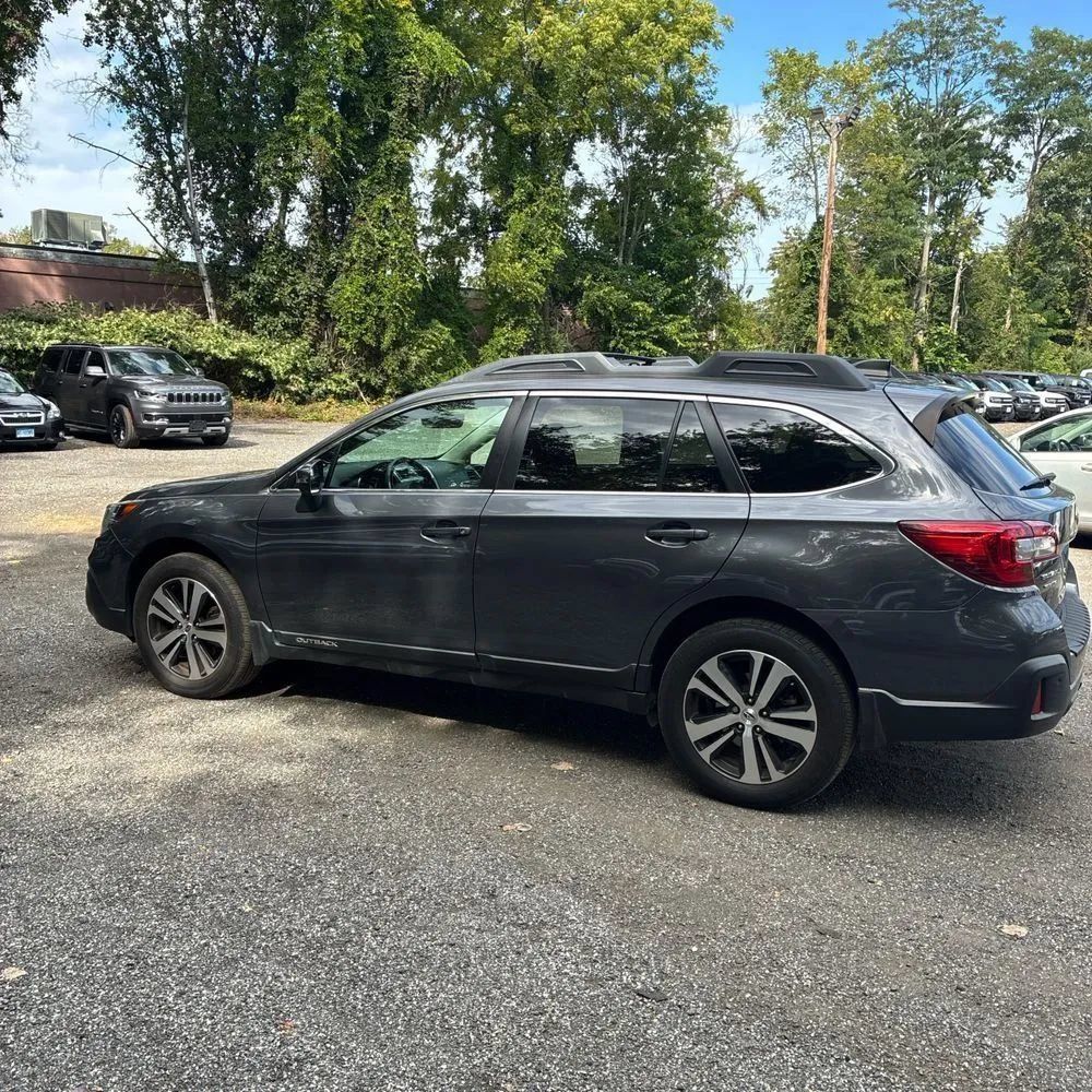 Used 2018 Subaru Outback 3.6R Limited AWD/4WD image 3