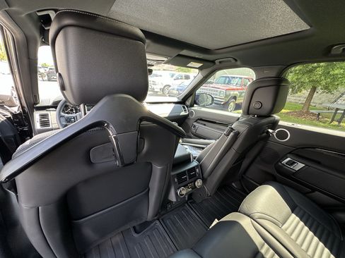 Used 2025 Land Rover Discovery S AWD/4WD image 31