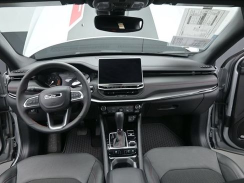 Used 2024 Jeep Compass Trailhawk w/ Sun and Sound Group AWD/4WD image 23