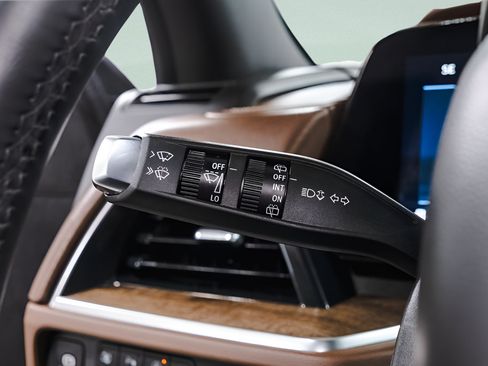 Used 2025 Chevrolet Suburban High Country AWD/4WD image 21
