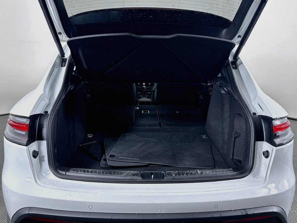 Certified 2026 Porsche Macan AWD/4WD image 25