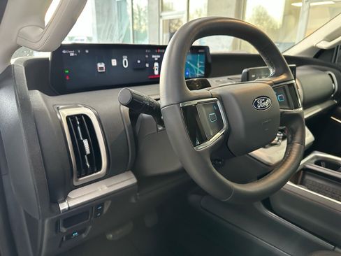 Certified 2025 Ford Expedition Active image 20