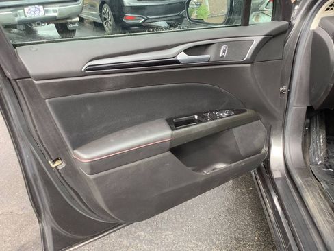 Used 2016 Ford Fusion SE FWD image 26