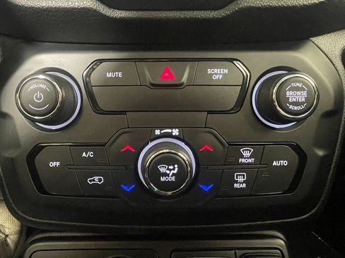 Used 2018 Jeep Renegade Limited w/ UConnect 8.4 Nav Group image 22