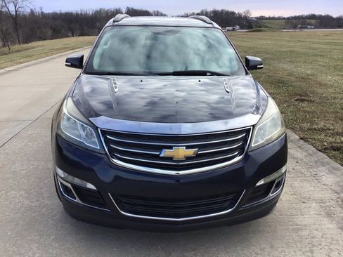 Used 2016 Chevrolet Traverse LT image 2