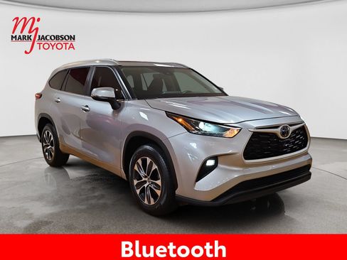 Used 2024 Toyota Highlander XLE FWD image 5