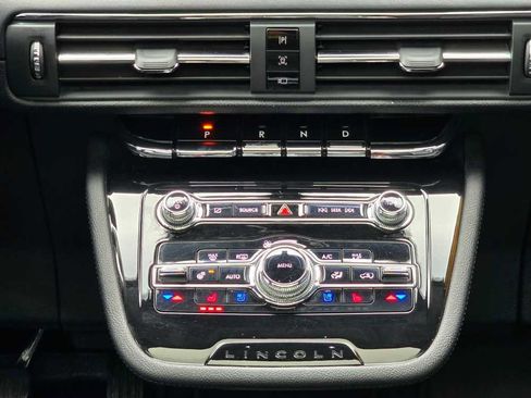 Used 2021 Lincoln Corsair AWD w/ Premium Package image 30