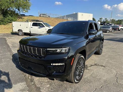 Used 2025 Jeep Grand Cherokee Summit w/ Adv Protech Group IV image 2