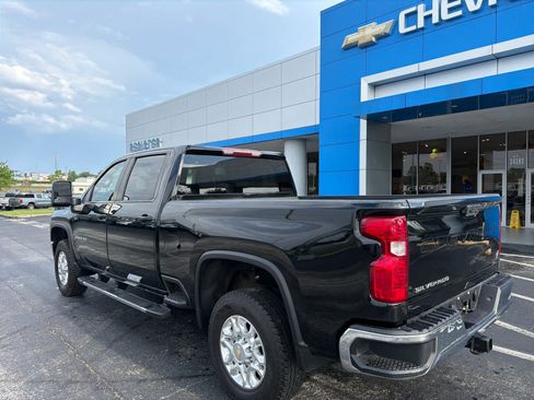 Used 2023 Chevrolet Silverado 2500 LT AWD/4WD image 3