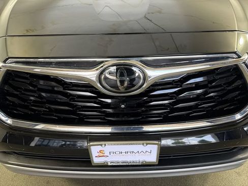 Used 2023 Toyota Highlander Platinum AWD/4WD image 28