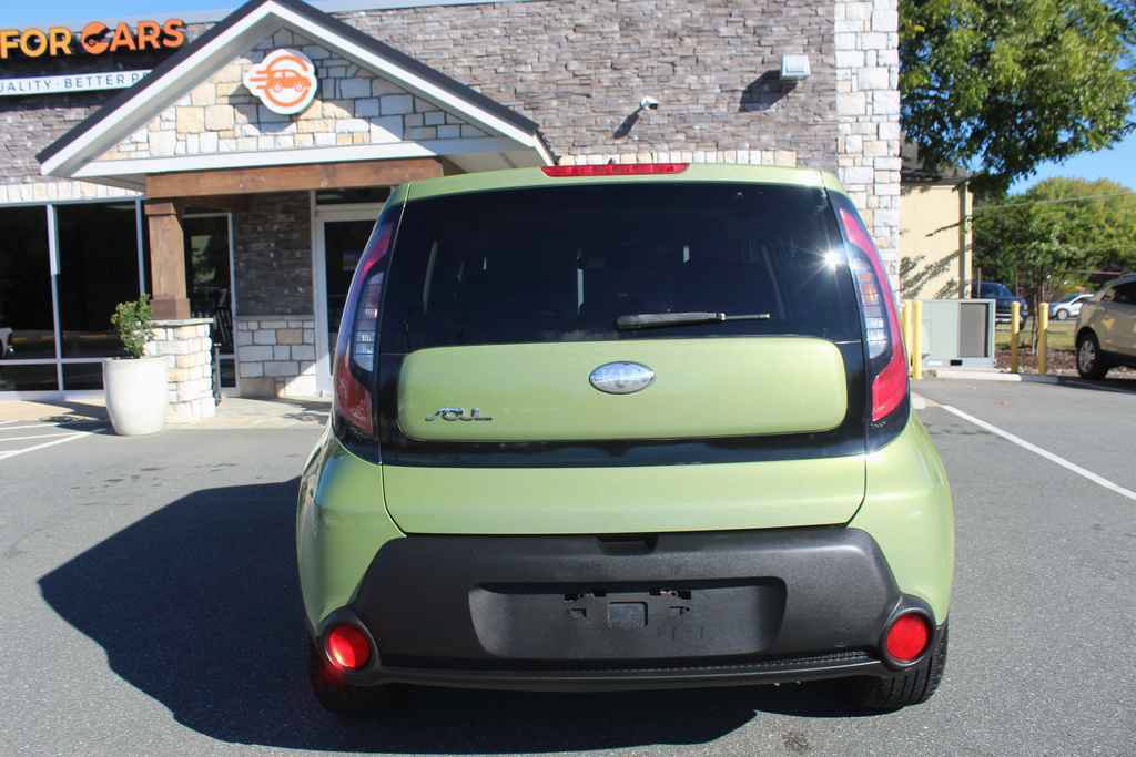 Used 2015 Kia Soul + FWD image 6