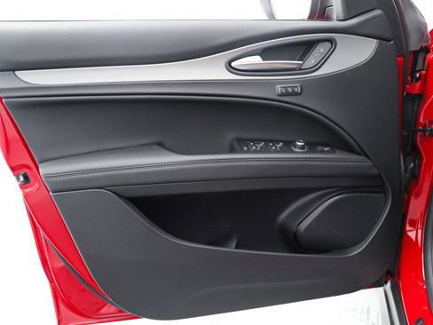 New 2025 Alfa Romeo Stelvio Sprint image 17