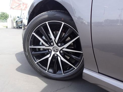 Used 2022 Toyota Camry SE w/ Convenience Package FWD image 11