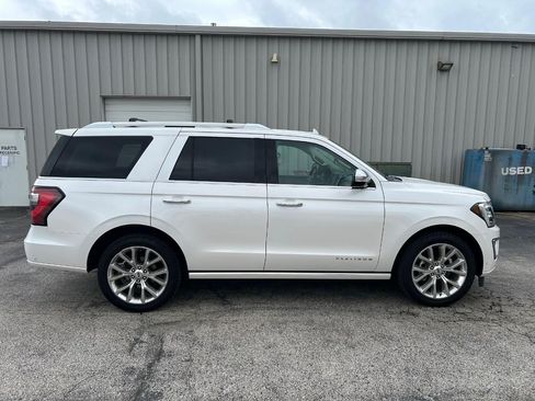 Used 2019 Ford Expedition Platinum RWD image 2