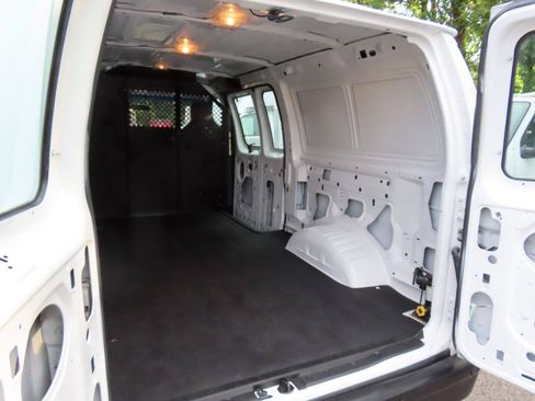 Used 2014 Ford E-150 and Econoline 150 RWD image 14
